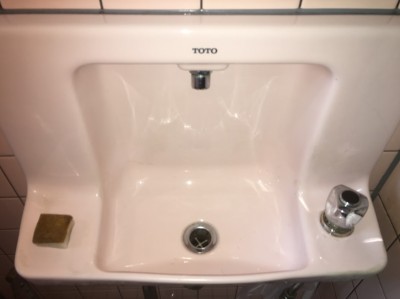 クリーニング後のトイレの手洗い器